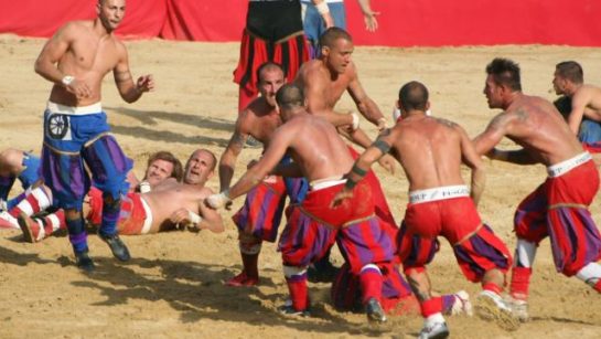 le-calcio-storico-le-foot-le-plus-violent-du-monde
